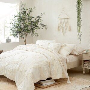 NEW Pottery Barn Teen Tufted Swirl Quilt Full / Queen + 2 Standard Shams